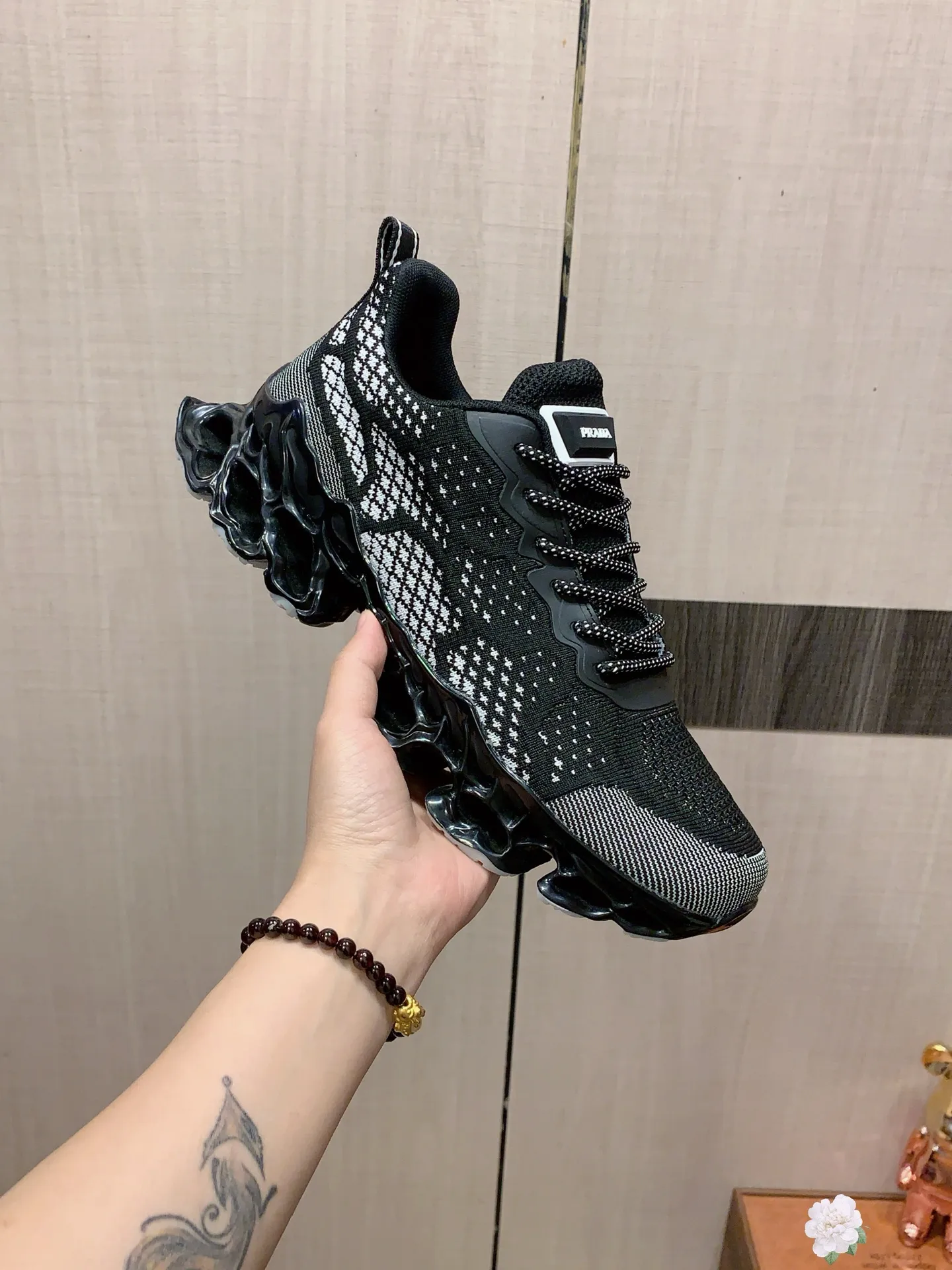 Men's men's shoes💰460💰💰🎩🎩[Lightning][Lightning] "PRADA*" The latest and most popular casual shoes, top brand [seduce] luxury ~ purchasing agency, top ~ quality. [Strong] The upper is made of imported breathable fly weave material ➕ breathable sheepskin feet (•) with fine workmanship. The original stylish and stylish soft rubber wear-resistant and non-slip outsole is light and comfortable on the feet. The real thing looks better when photographed. 004: Size: 38-44, 3️⃣ colors selected